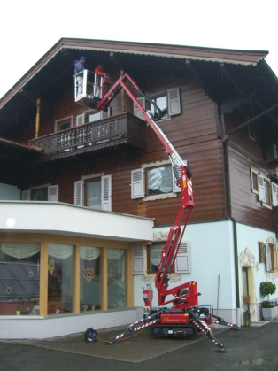 Streichen eines tiefen Vordachs